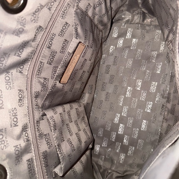 Michael Kors Shiny Pewter Tote | Excellent Pre‑Loved Condition - Picture 7 of 9